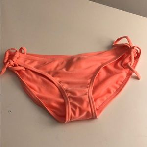 Side tie bikini bottoms